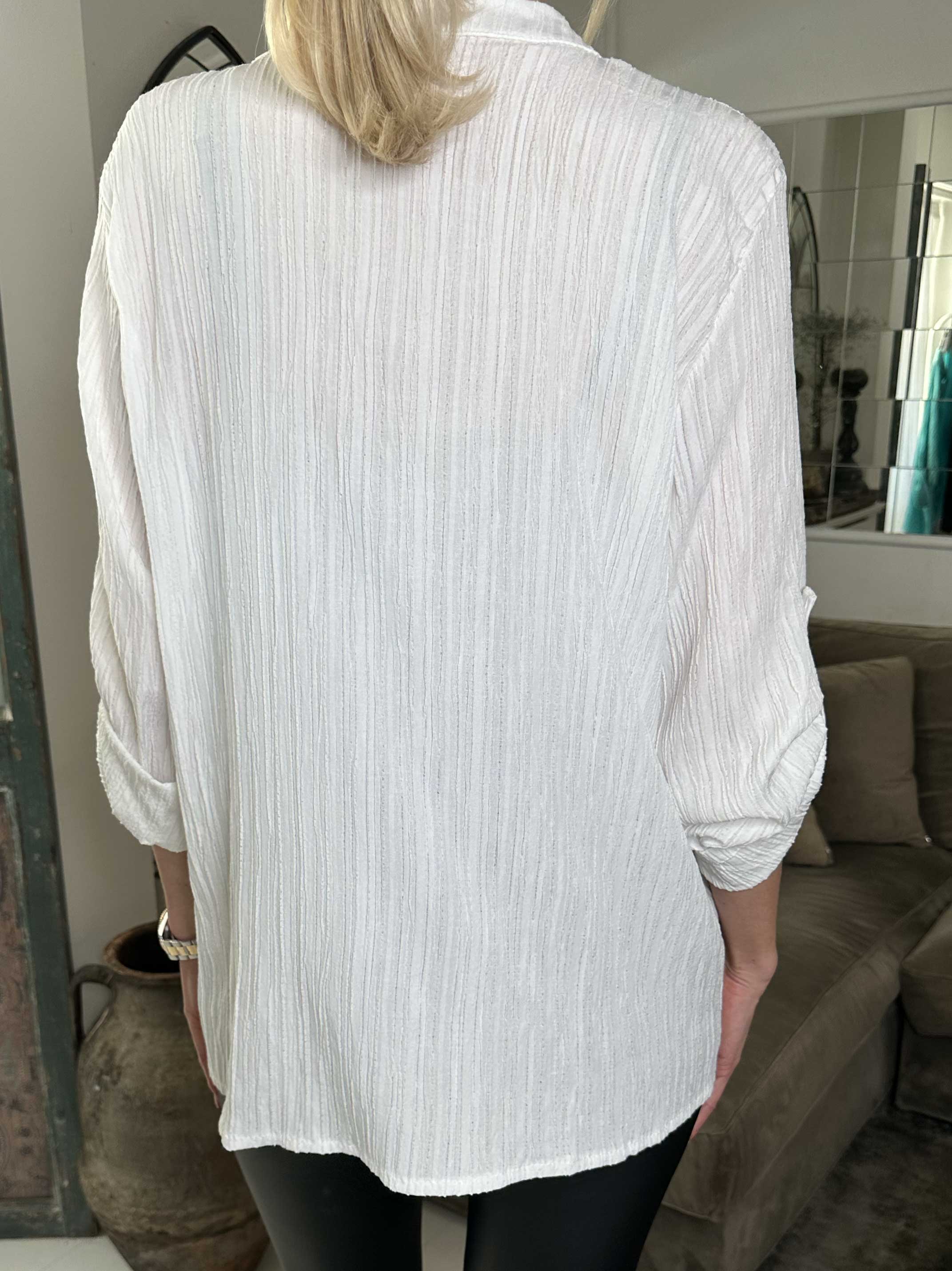 Karah - Ensfarvet skjorte i crepet look